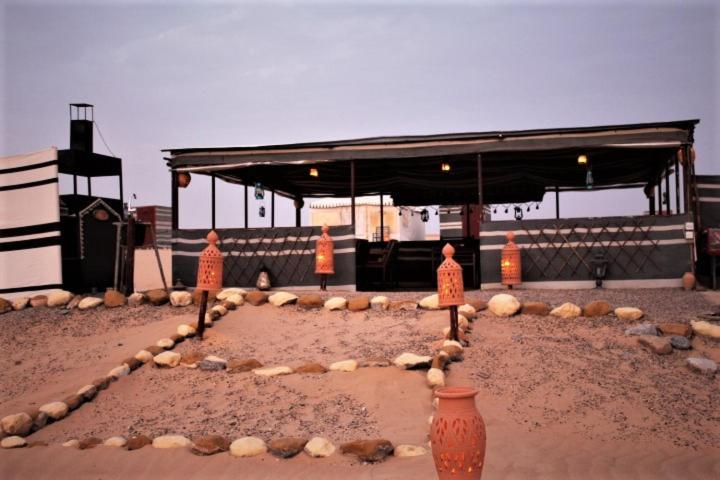 Fulayj al Masha'ikh Queen Desert Camp מראה חיצוני תמונה