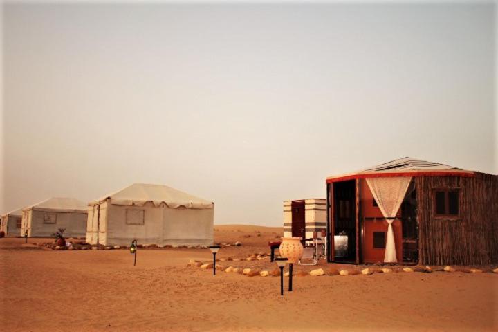 Fulayj al Masha'ikh Queen Desert Camp מראה חיצוני תמונה